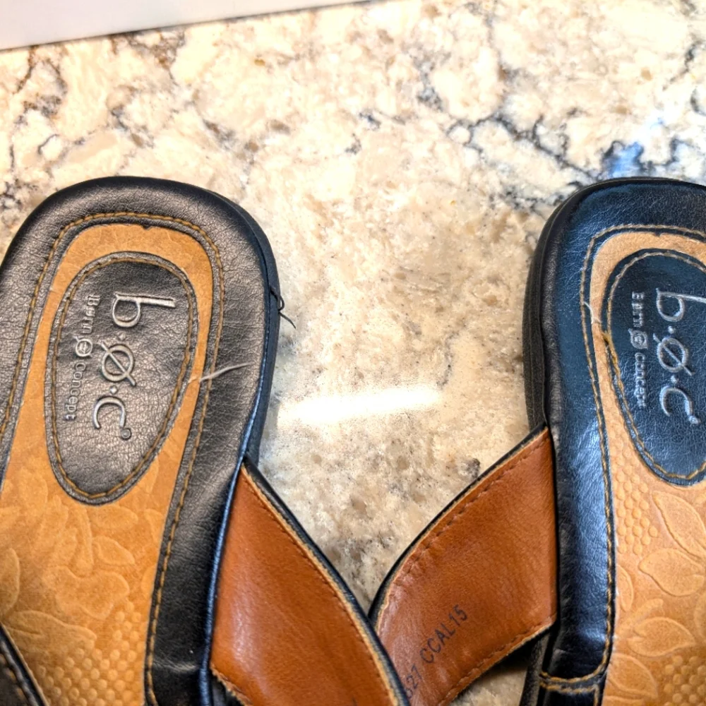 Born B.O.C Brown Faux Leather Thong Flip Flop Sandals BC3527 Women's Siz…
